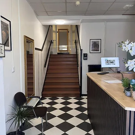 Art Rock Airport Hotel *